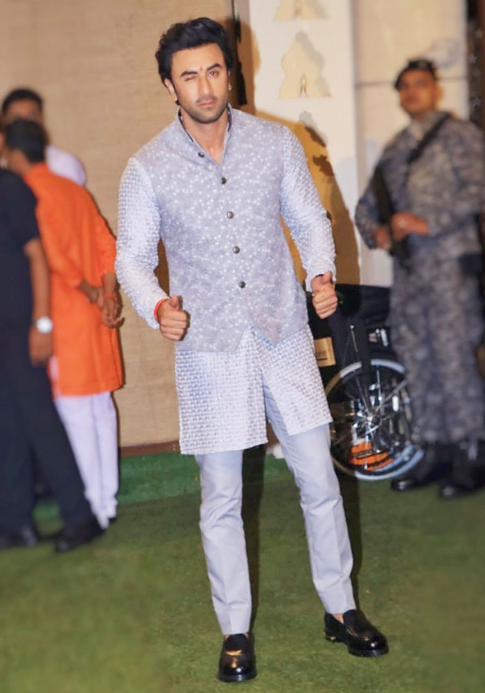 Here s How You Can Recreate Ranbir Kapoor s Grey Kurta Look For The 